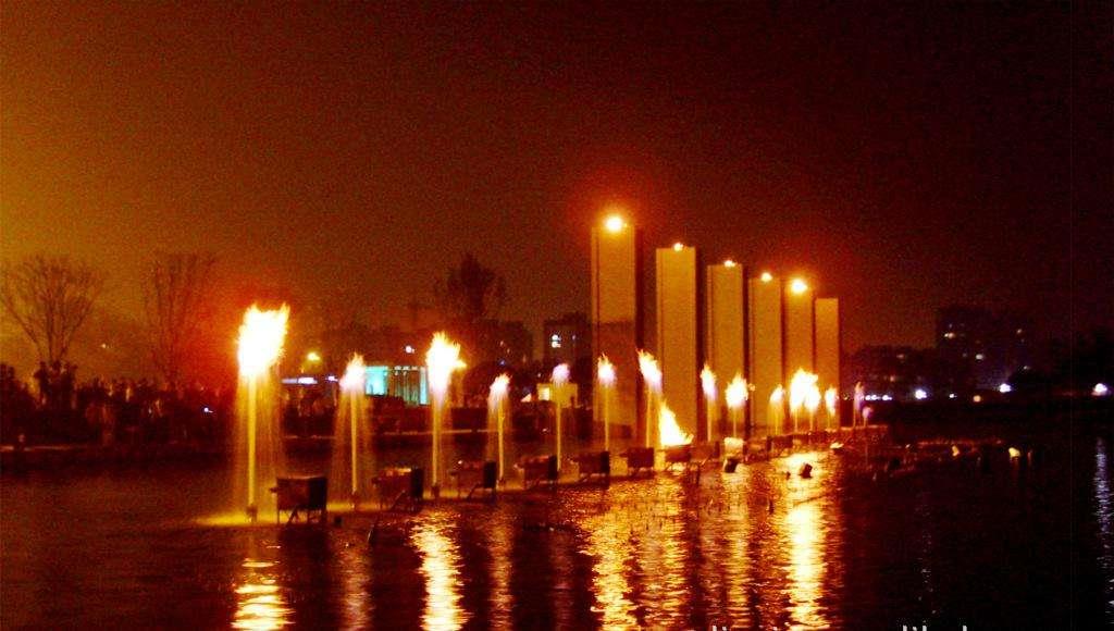 Фонтан пожежної води